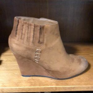 Women’s ankle booties
